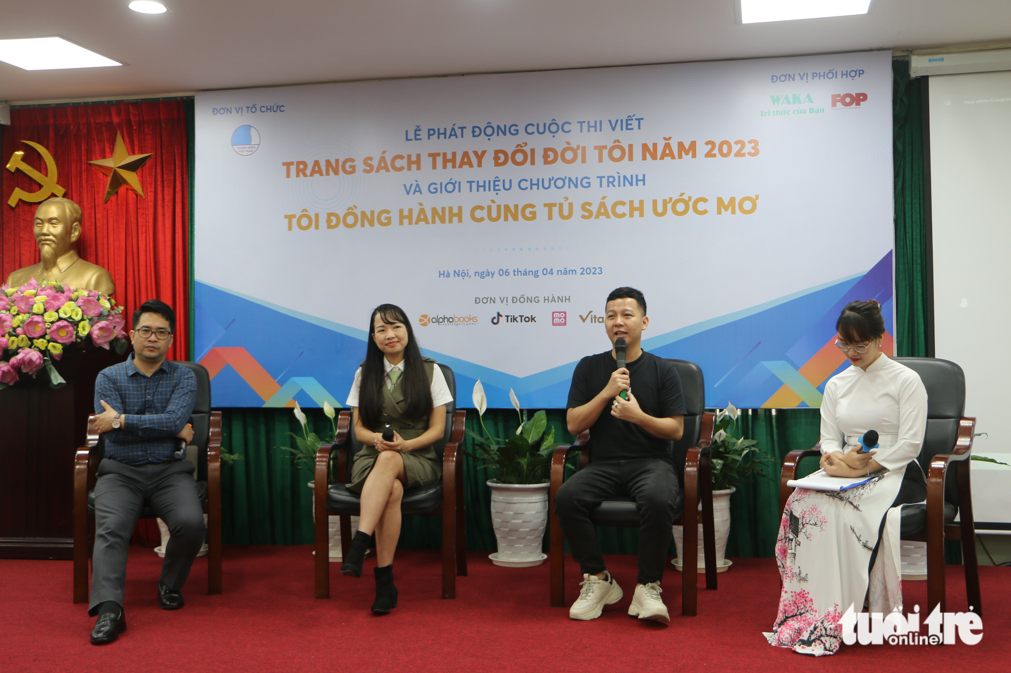 Phát động cuộc thi viết và chương trình hướng tới Ngày sách Việt Nam - Ảnh 1. Phát động cuộc thi viết và chương trình hướng tới Ngày sách Việt Nam - Ảnh 1.