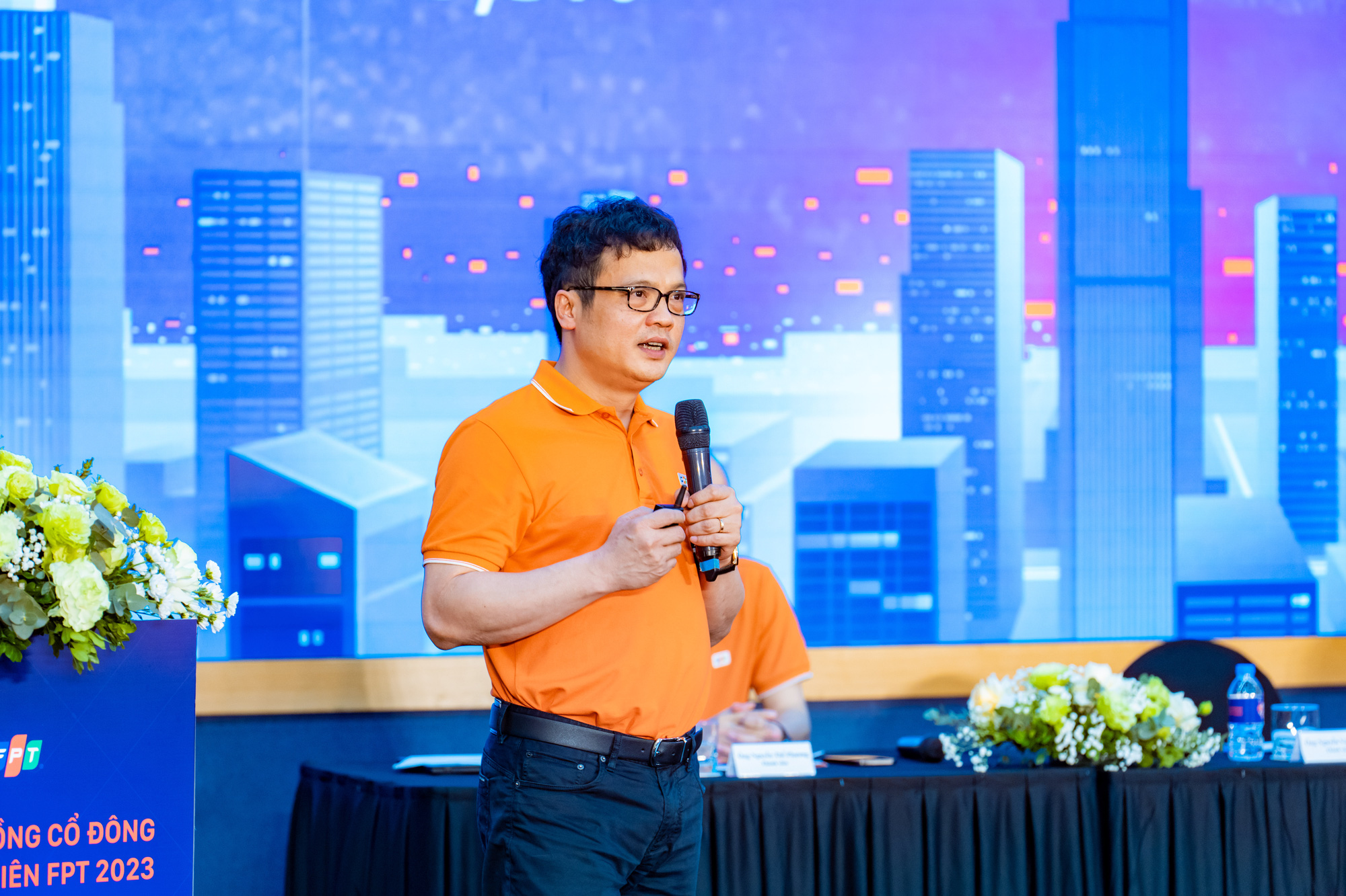 Ông Nguyễn Văn Khoa - Tổng Giám đốc FPT chia sẻ về hoạt động kinh doanh của tập đoàn năm 2022 và mục tiêu 2023. Ông Nguyễn Văn Khoa - Tổng Giám đốc FPT chia sẻ về hoạt động kinh doanh của tập đoàn năm 2022 và mục tiêu 2023 - Ảnh: FPT