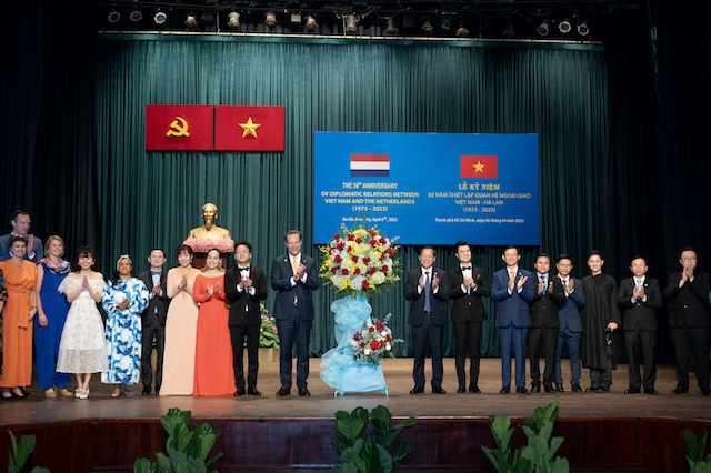 Chủ tịch Phan Văn Mãi: Hà Lan đang góp phần giúp TP.HCM xanh hơn - Ảnh 1.