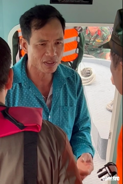 Trực thăng chao đảo, phát nổ khi rơi xuống biển - Ảnh 2. Trực thăng chao đảo, phát nổ khi rơi xuống biển - Ảnh 2.