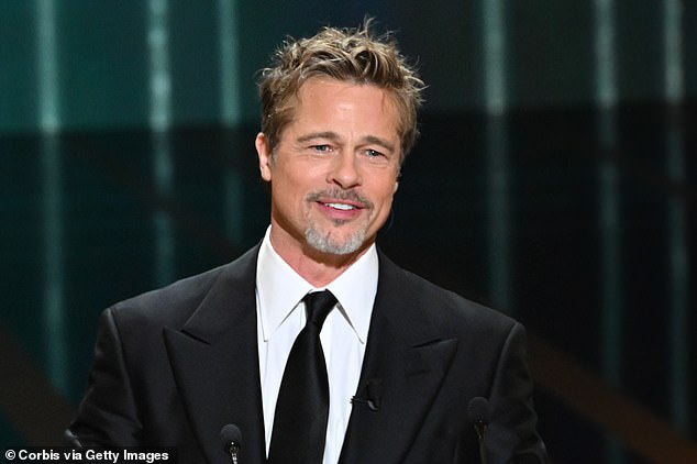 Brad Pitt generously let his neighbors live for free for more than 20 years in a $39 million house - Photo 3.