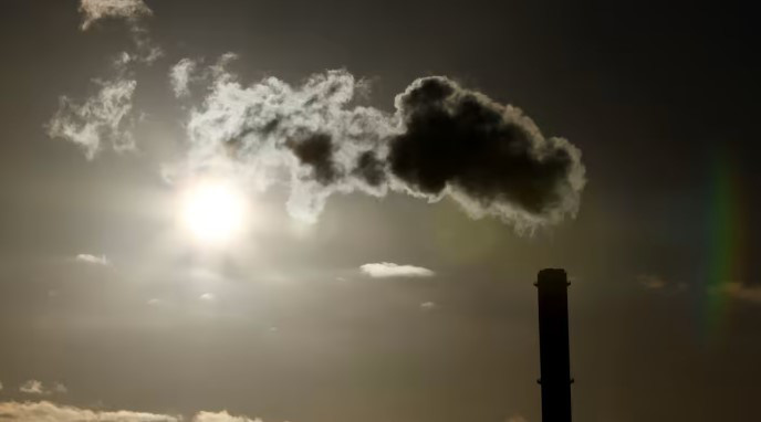 Loại bỏ carbon dioxide khỏi bầu khí quyển được coi là một lựa chọn đầy hứa hẹn để giúp đạt được mức phát thải ròng bằng 0 - Ảnh: REUTERS