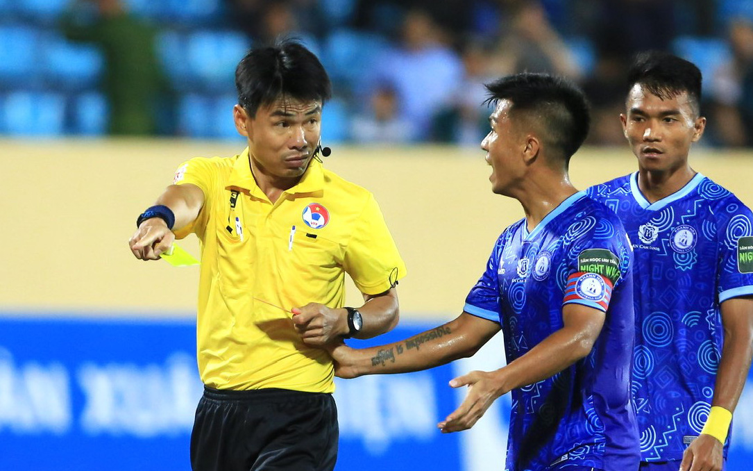 Ban trọng tài VFF: 'Ông Trương Hồng Vũ đúng khi cho Nam Định hưởng phạt đền'