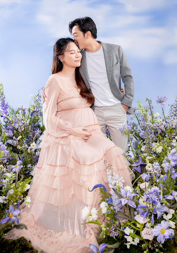 Vợ chồng Cường Đôla – Đàm Thu Trang hạnh phúc khi sắp đón thêm thành viên mới sắp chào đời.