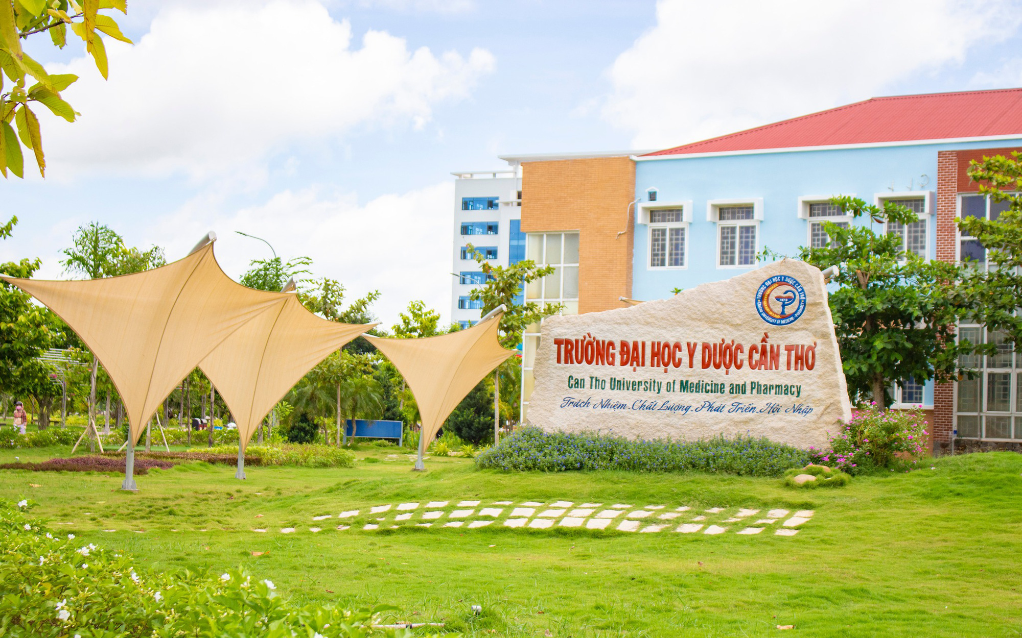 Nhiều trường đại học y dược tăng học phí