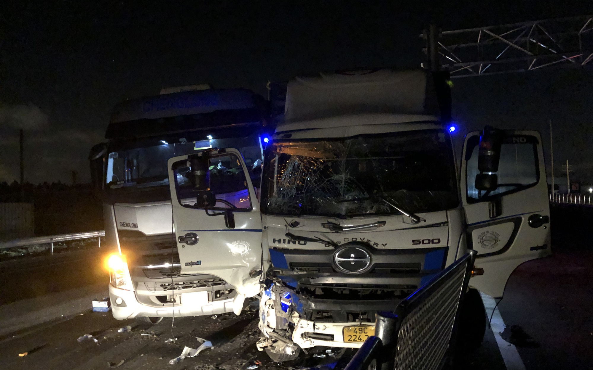Hai ô tô tông nhau trên cao tốc Phan Thiết - Dầu Giây
