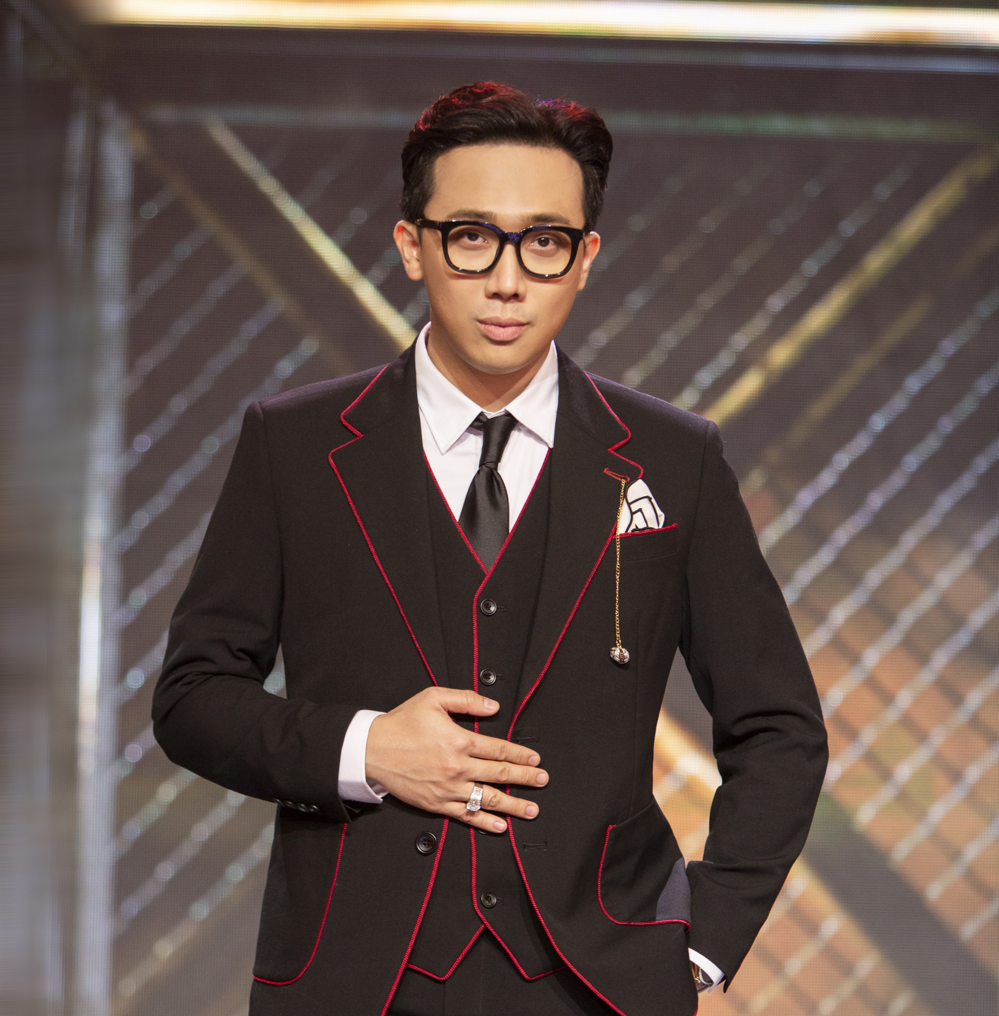5 月 14 日のインフォテイメント: Chi Pu sing ハイスコアを参照、Tran Thanh が MC Rap Viet シーズン 3 に就任 - 写真 4。