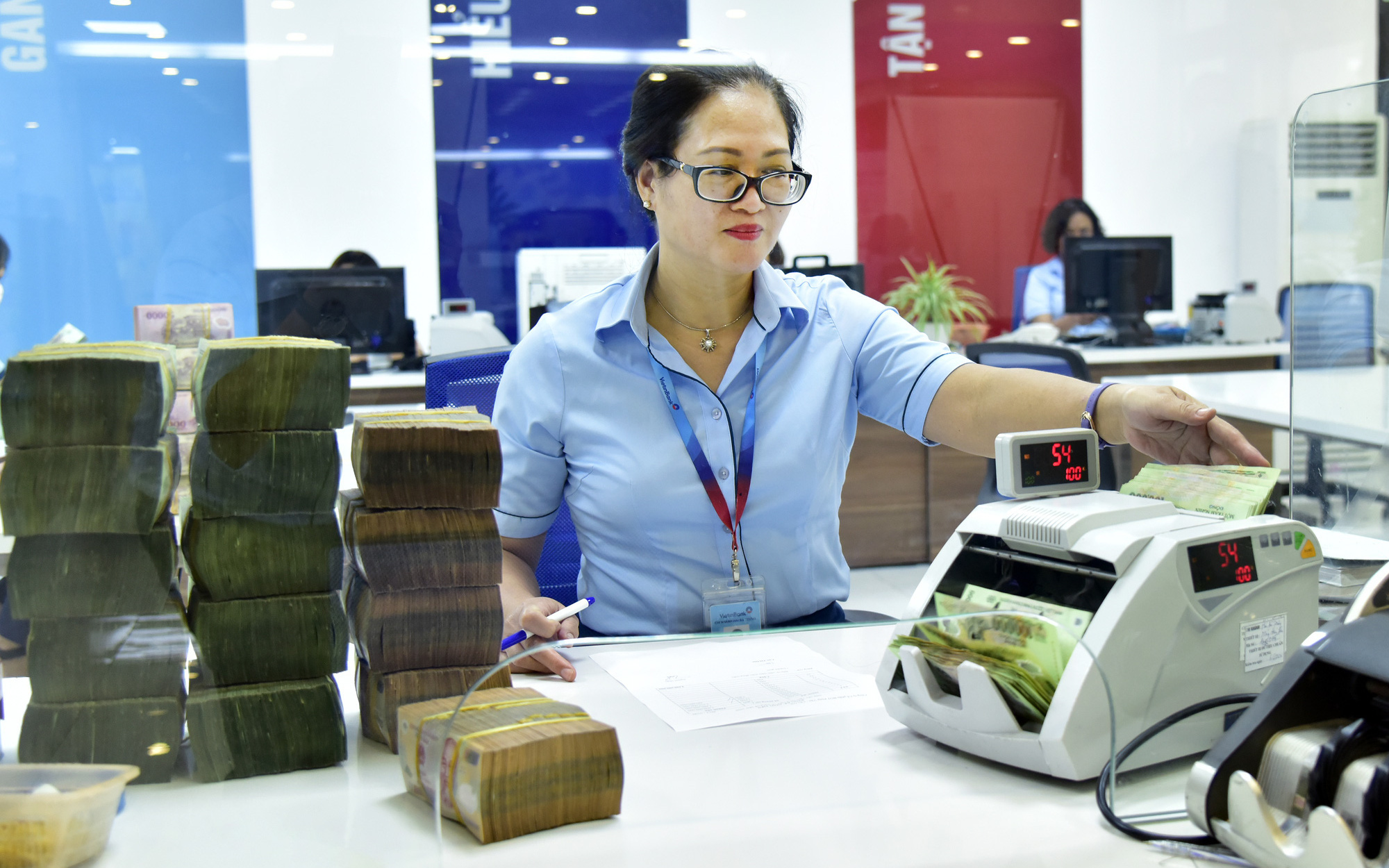 VietinBank tung gói vay trung dài hạn có lãi suất chỉ từ 5,6%/năm- Ảnh 3. VietinBank ưu đãi toàn diện cho doanh nghiệp xuất nhập khẩu