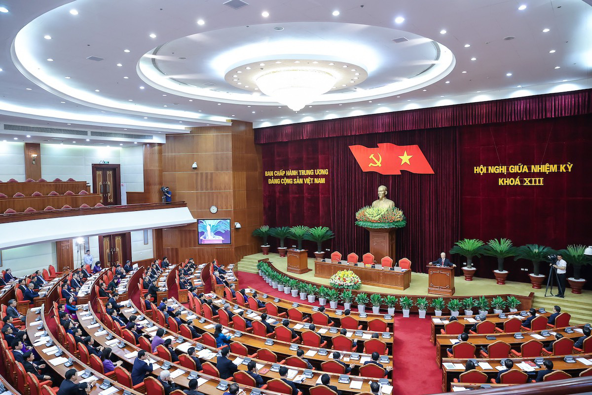 中央中間会議閉会式で挨拶をする書記長 - 写真4。 中央中間会議閉会式で挨拶をする書記長 - 写真4。