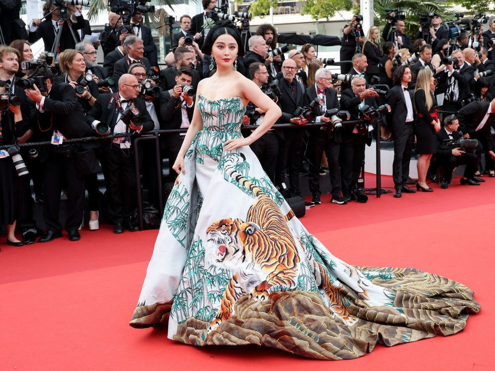 脱税スキャンダル後のファム・バンバンの精彩のない経歴 - 写真1。