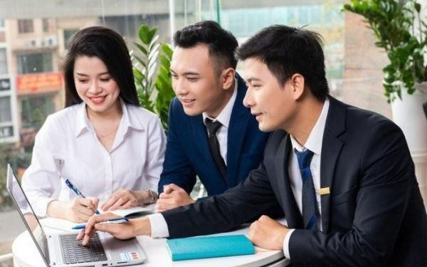 Ngành quốc tế học là gì? Cơ hội nghề nghiệp ngành quốc tế học chi tiết nhất- Ảnh 7. Tìm hiểu chi tiết việc làm của chuyên viên quan hệ khách hàng cá nhân