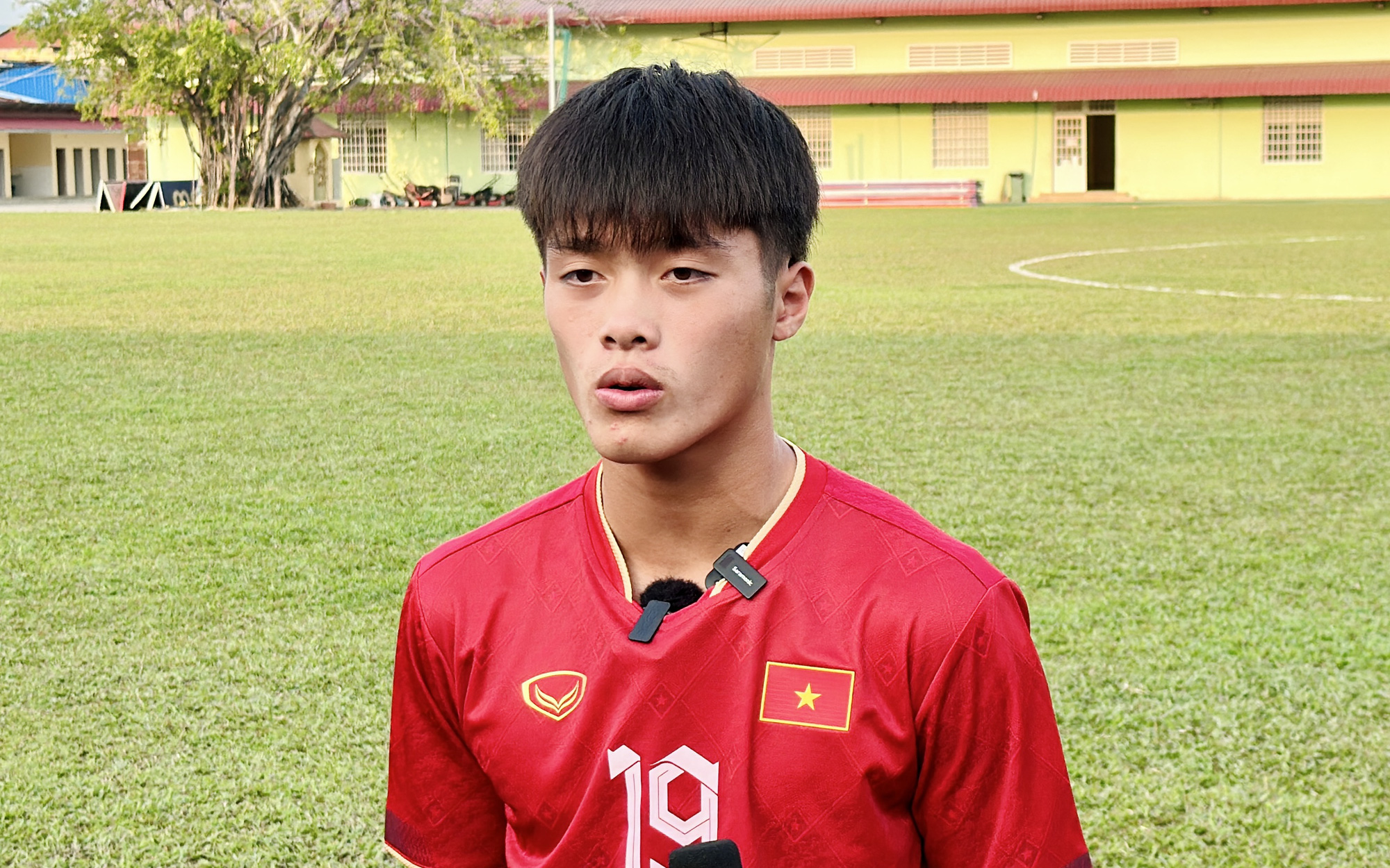 Tiền đạo Quốc Việt: