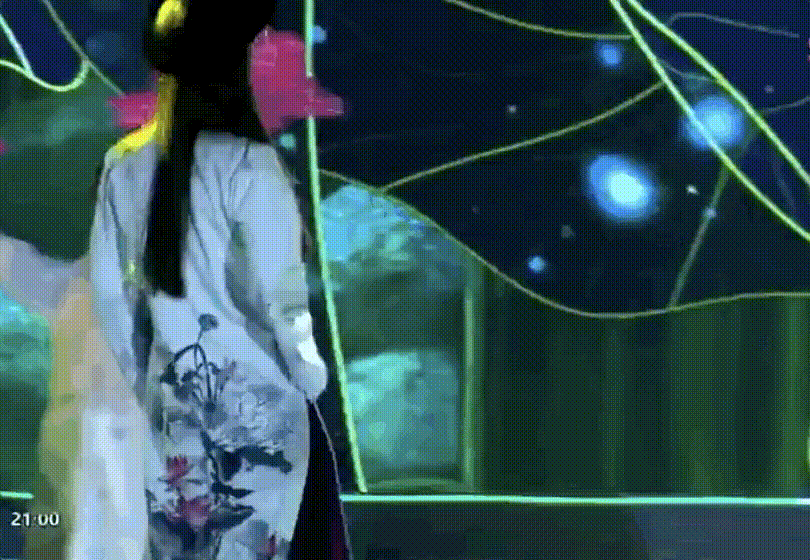 Fan xót xa chứng kiến Đoàn Thiên Ân ngã nhào khi đang catwalk - Ảnh 3. Fan xót xa chứng kiến Đoàn Thiên Ân ngã nhào khi đang catwalk - Ảnh 3.
