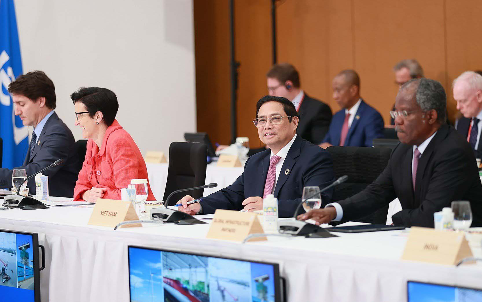 5月20日のG7拡大首脳会議で演説するファム・ミン・チン首相 - 写真: DUONG GIANG 5月20日のG7拡大首脳会議で演説するファム・ミン・チン首相 - 写真: DUONG GIANG