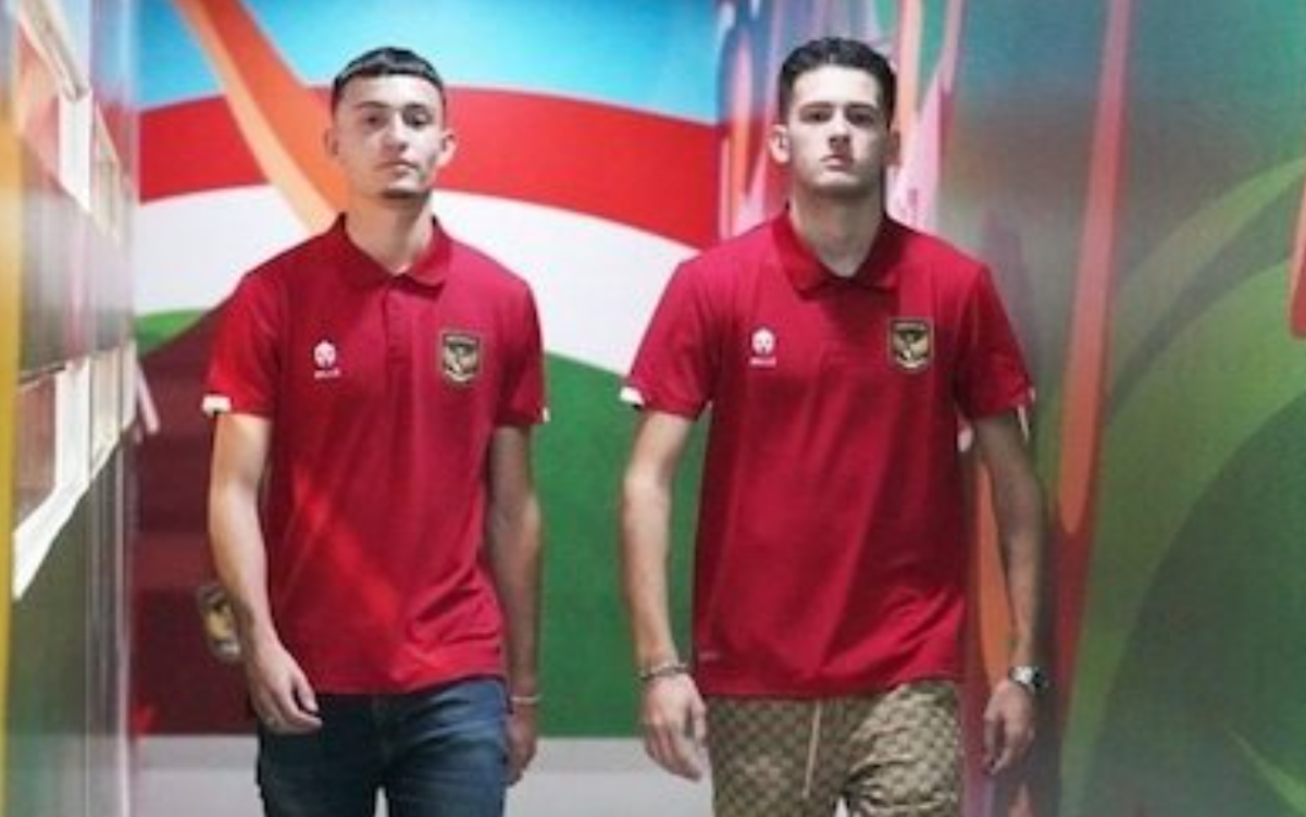 CĐV Indonesia đánh nhau, quan chức cấp cao phải khâu 8 mũi- Ảnh 4. Bóng đá Indonesia hoàn tất nhập tịch hai sao trẻ từ Hà Lan