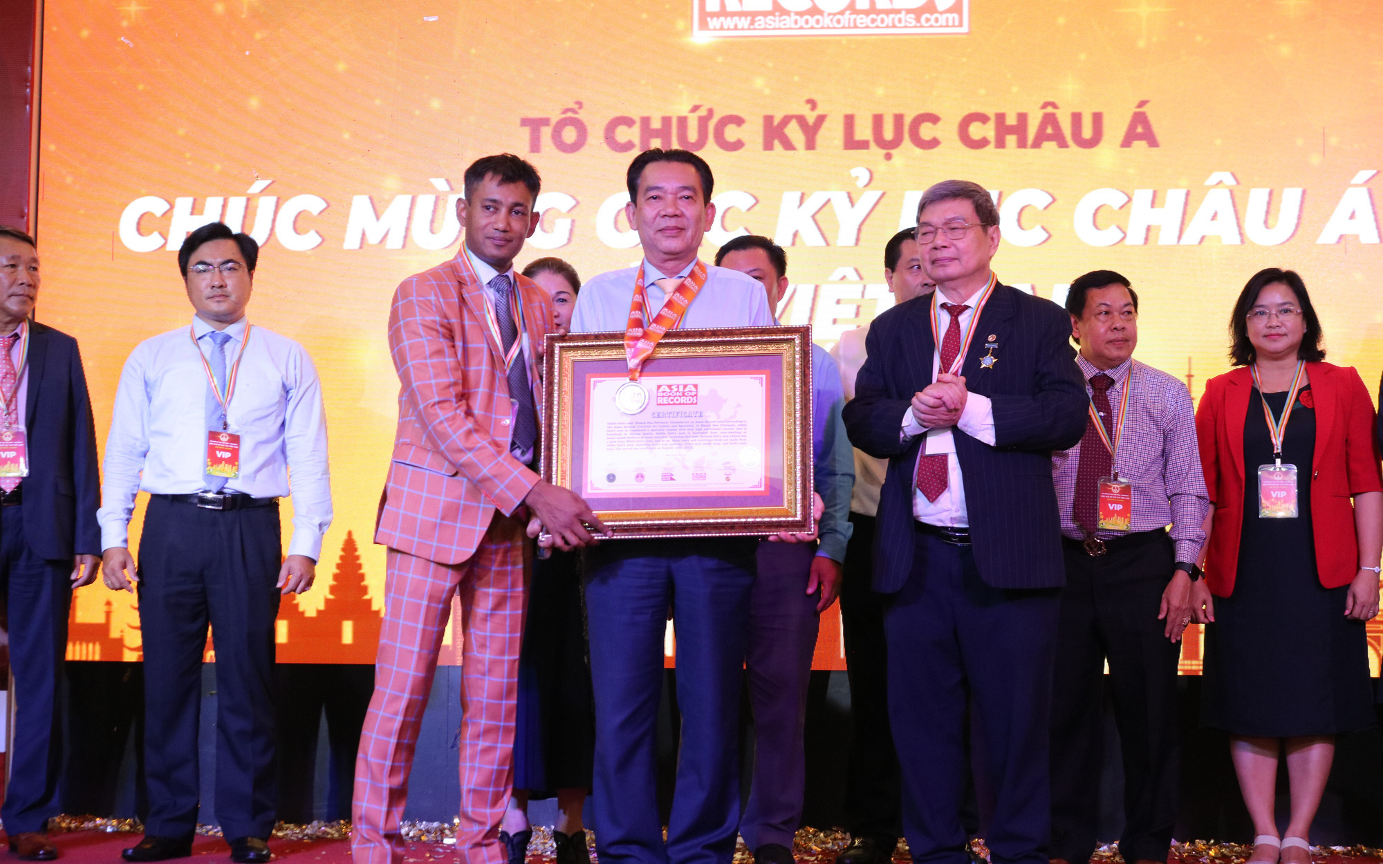 Yến sào Khánh Hòa: Khánh thành nhà máy chế biến nguyên liệu yến sào Sanvinest- Ảnh 5. Yến sào Khánh Hòa xác lập Kỷ lục Châu Á đặc sản quà tặng Khánh Hoà
