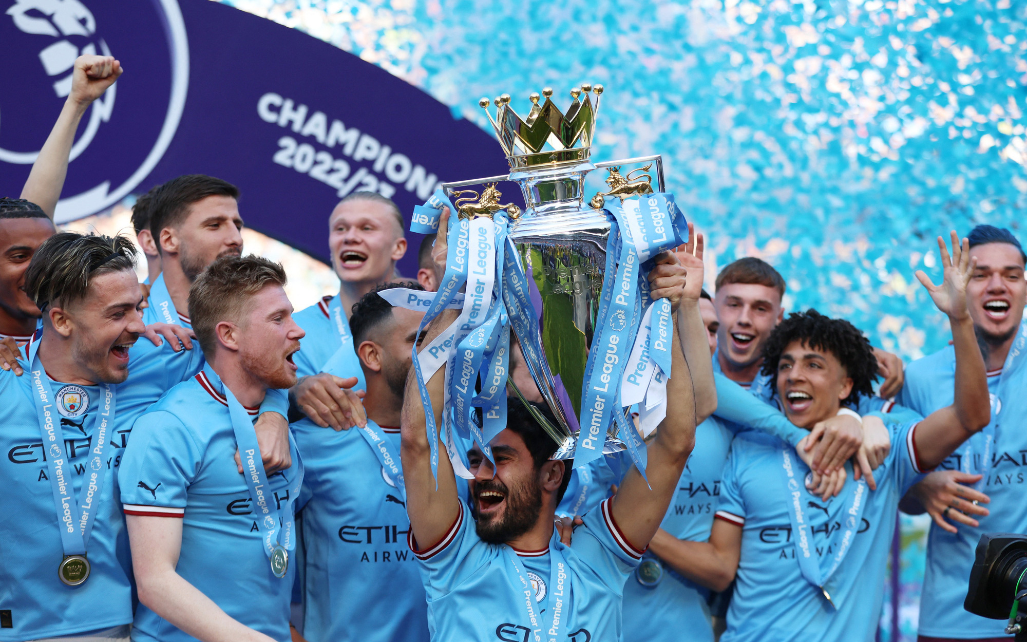Manchester City ăn mừng chức vô địch Premier League