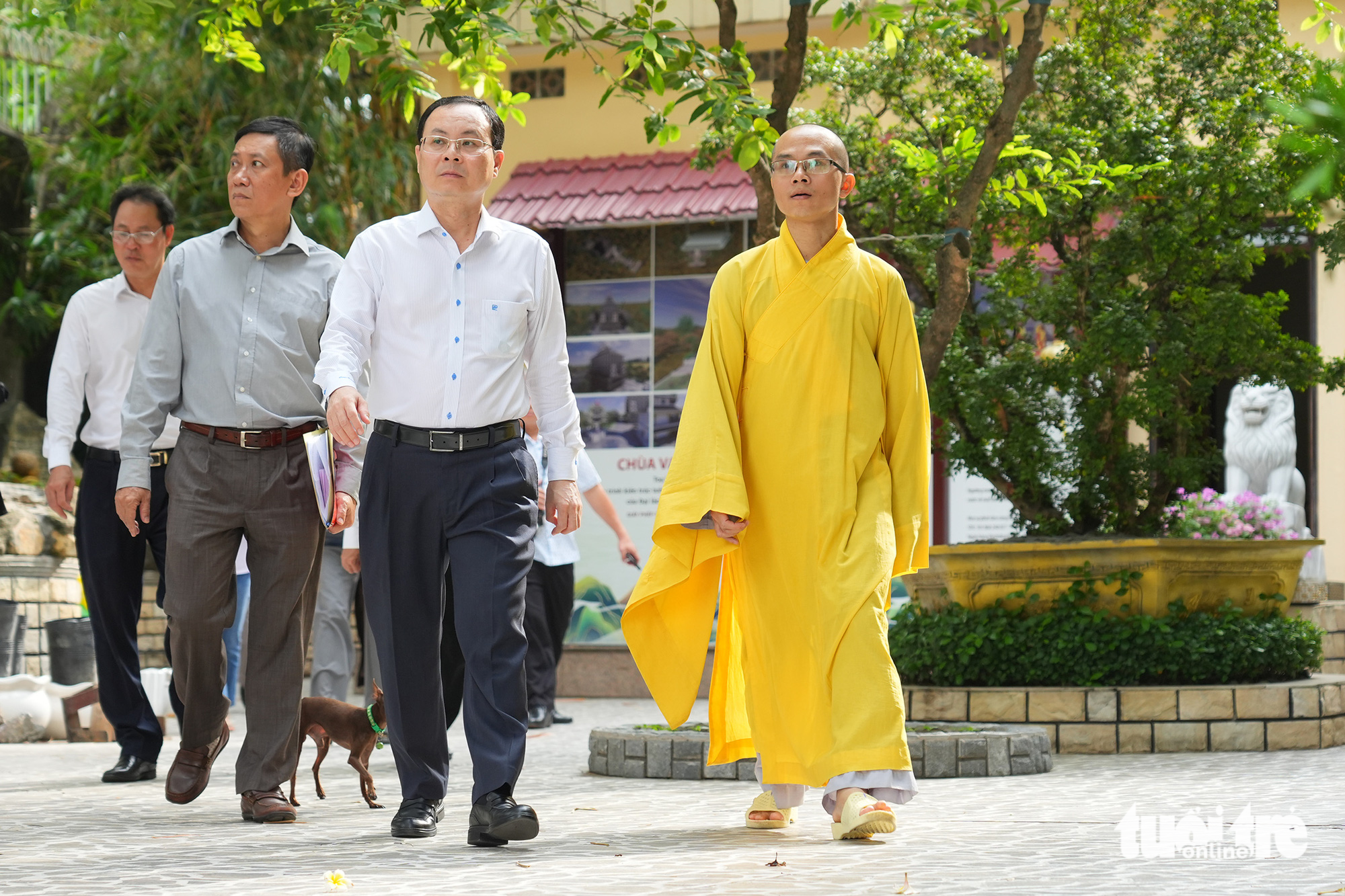 Phó bí thư Thành ủy TP.HCM Nguyễn Văn Hiếu thăm các cơ sở Phật giáo - Ảnh 3.