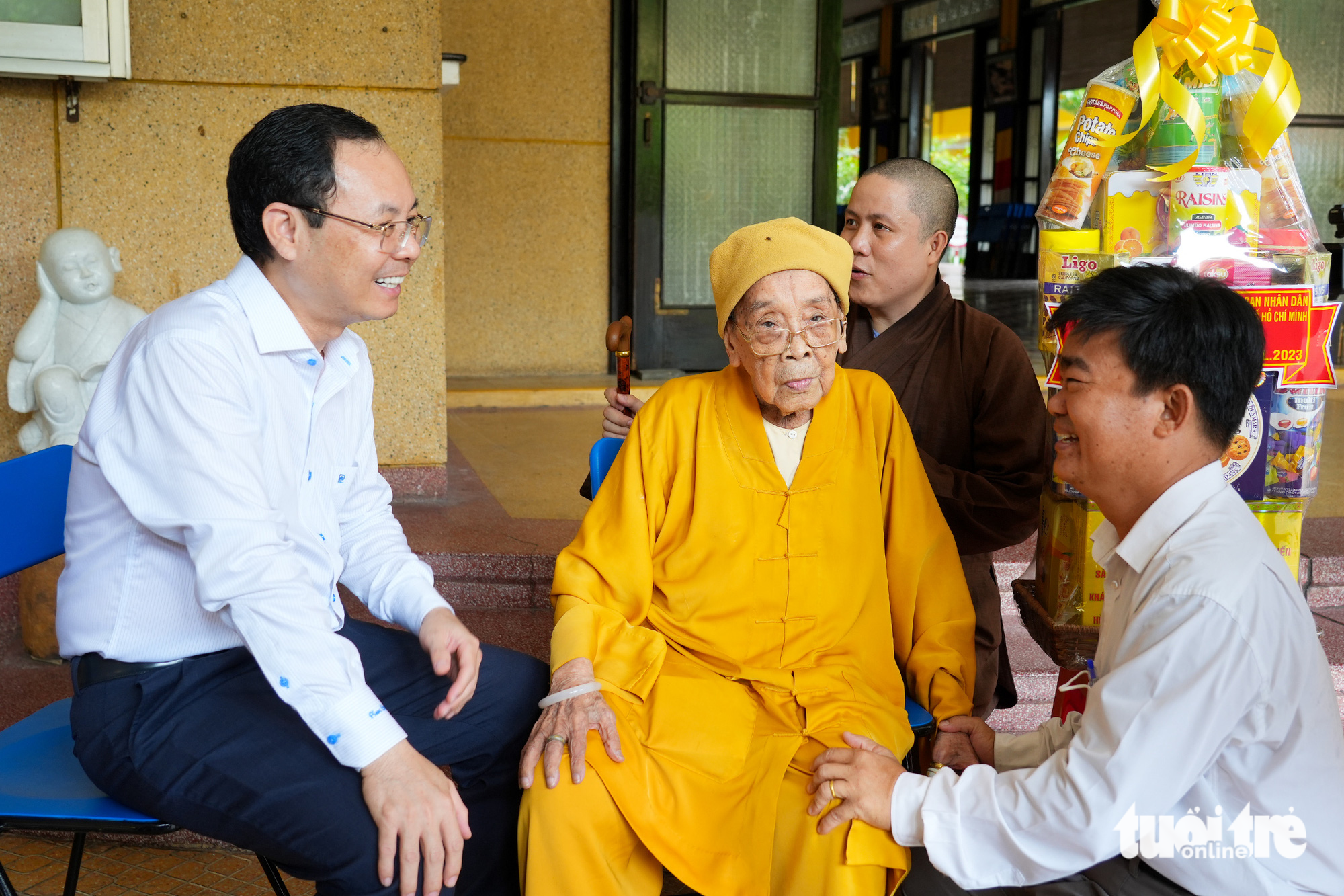 Phó bí thư Thành ủy TP.HCM Nguyễn Văn Hiếu thăm các cơ sở Phật giáo - Ảnh 4.