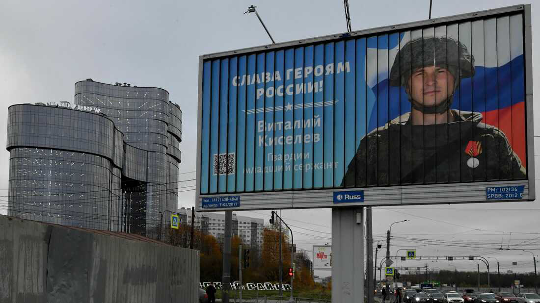 ロシアの若者との戦争と平和 - 写真 4。 という言葉が書かれたポスター