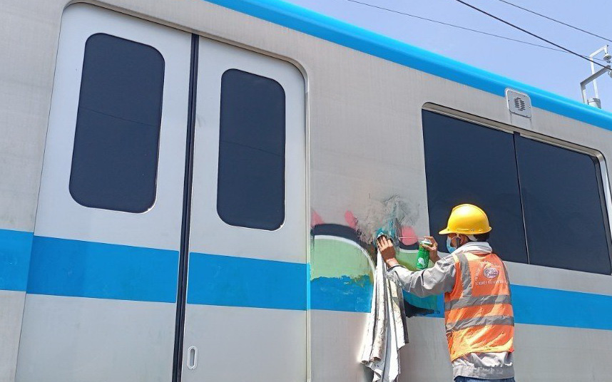 Vẽ bậy trên tàu metro: Dân muốn xử phạt thật nặng