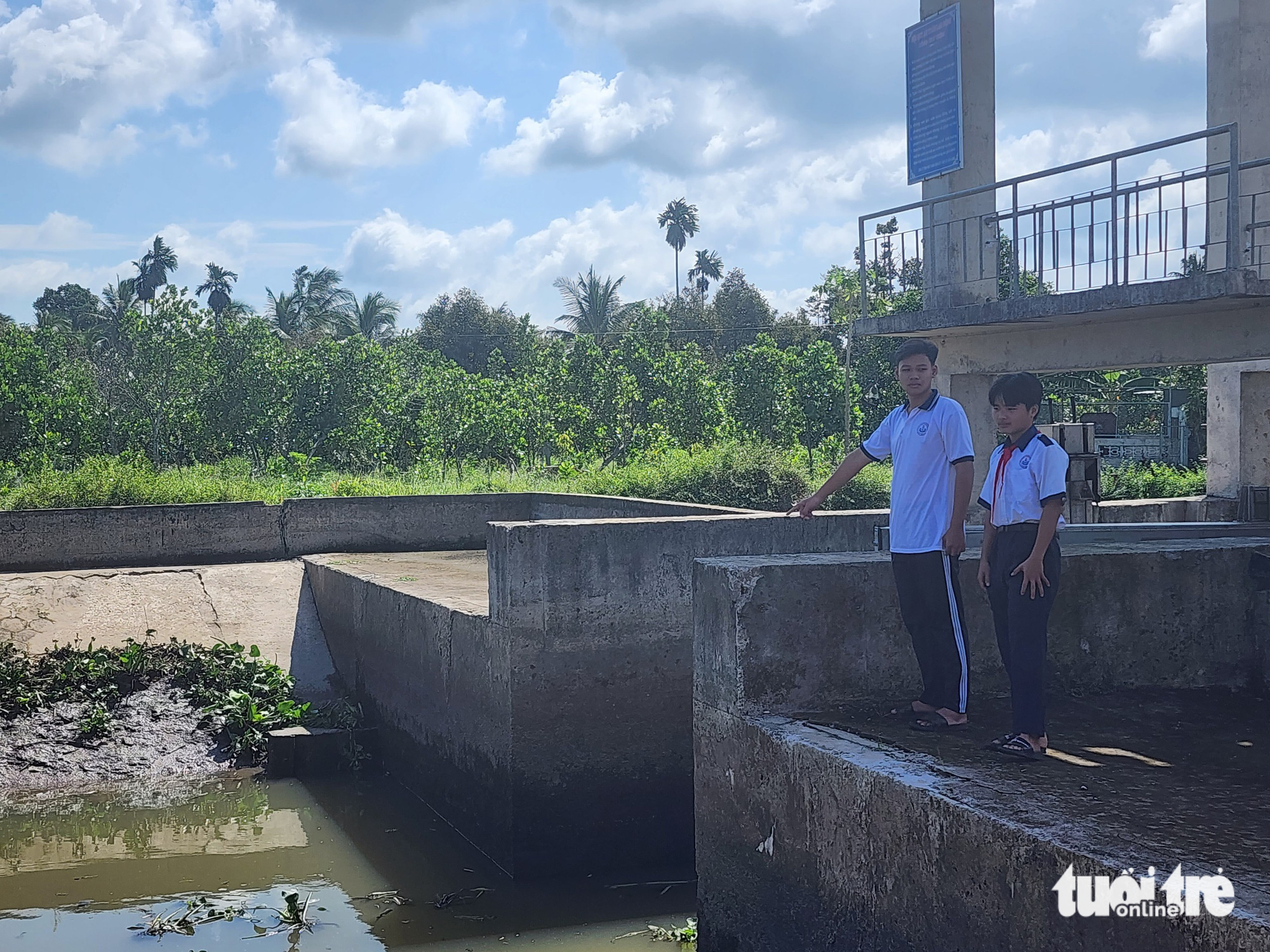 Cống Ông Thiện nơi em Duy bị đuối nước, được Phi và Tâm cứu sống - Ảnh: HOÀI THƯƠNG