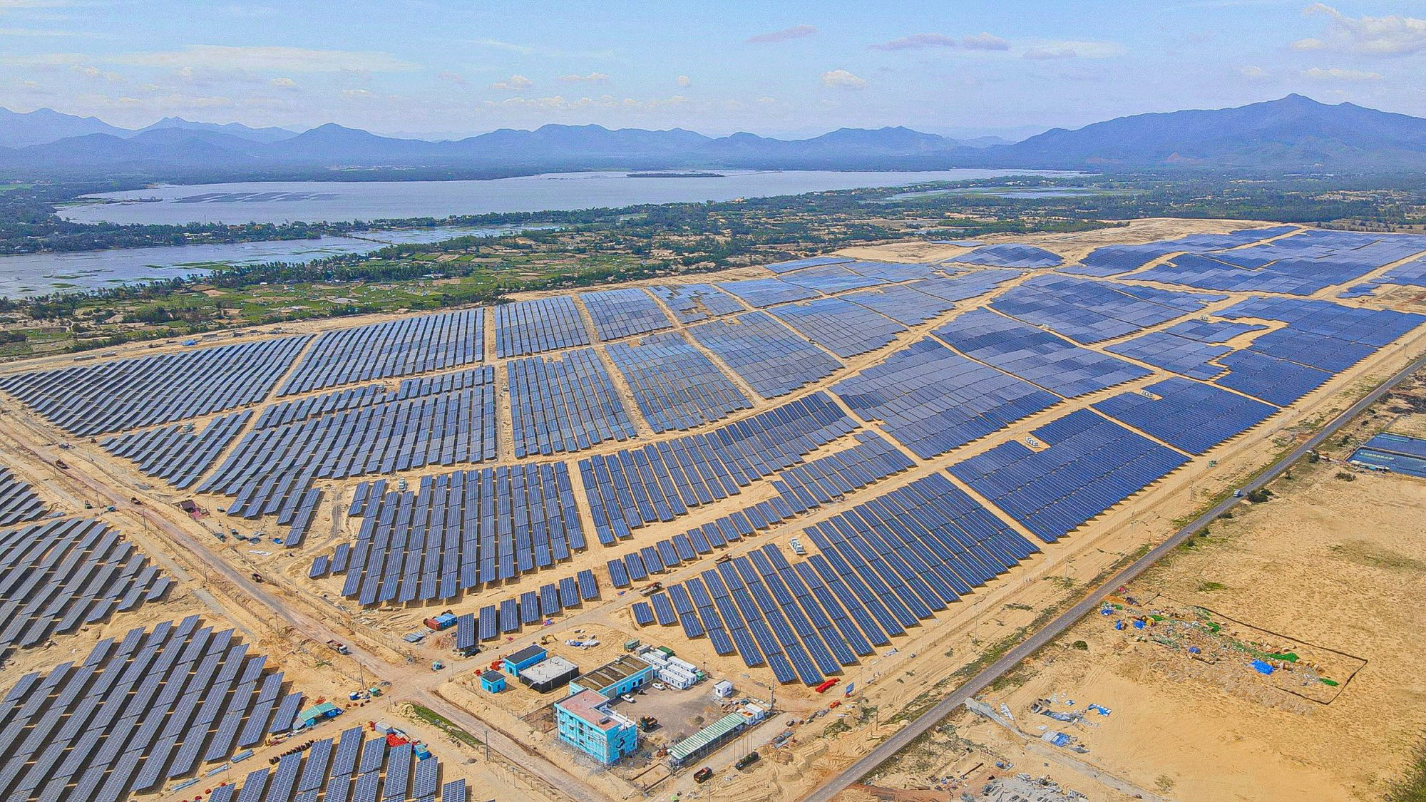 5 nhà máy điện mặt trời được hòa lưới