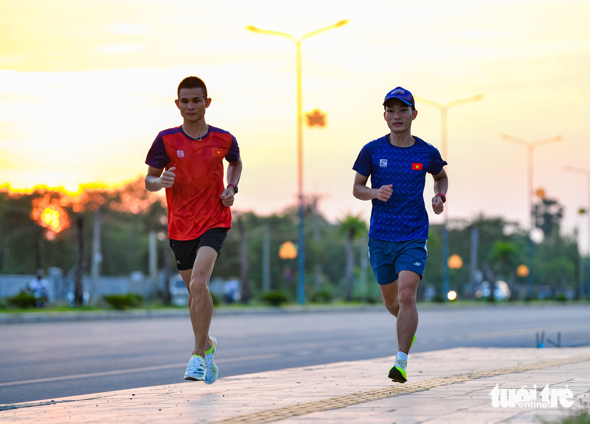 Giờ thi đấu sốc nhiệt của marathon, đi bộ tại SEA Games 32 - Ảnh 6.