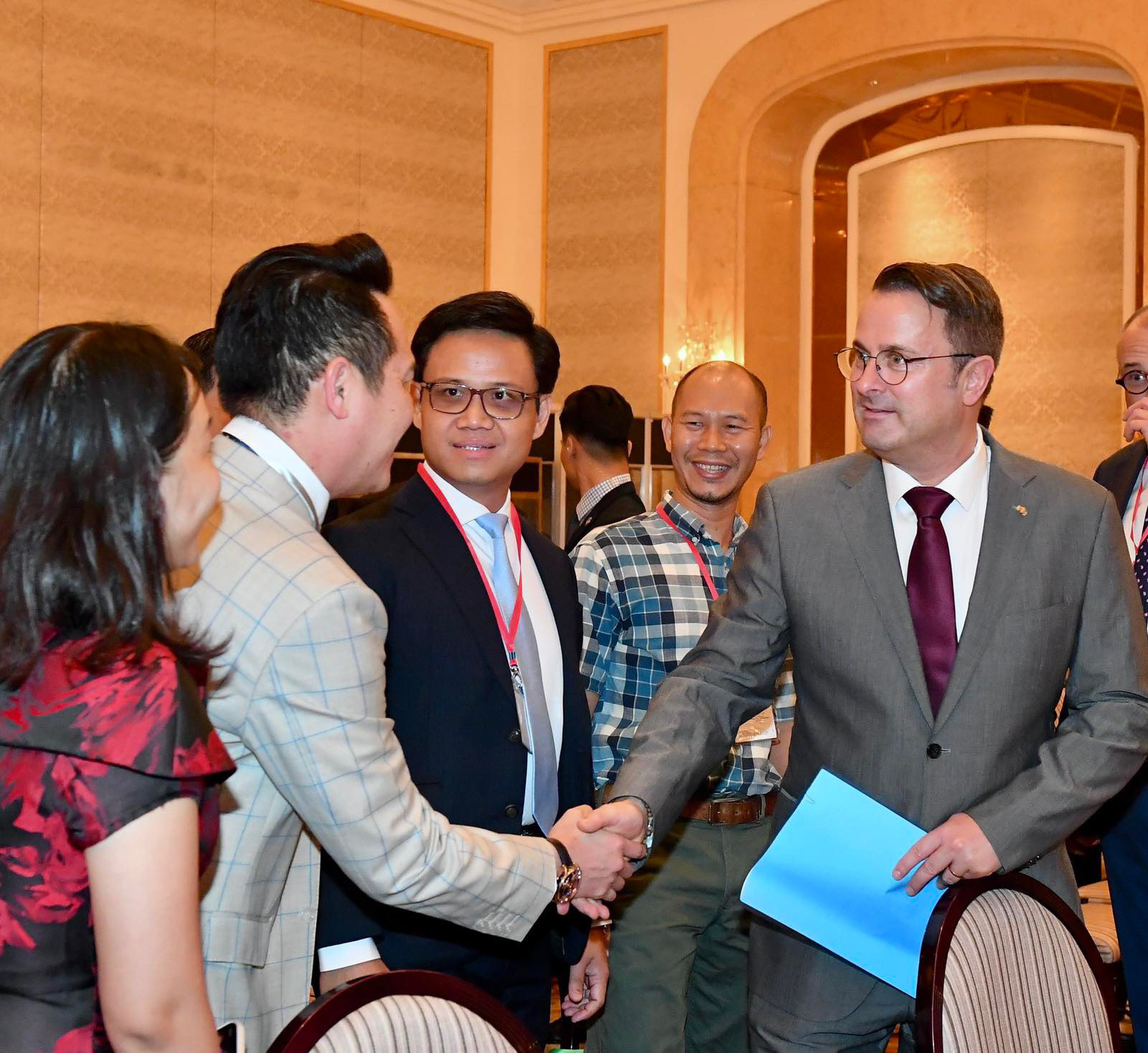 Chủ tịch Hội Doanh nhân trẻ Việt Nam trao đổi về tài chính xanh với Thủ tướng Luxembourg - Ảnh 2.