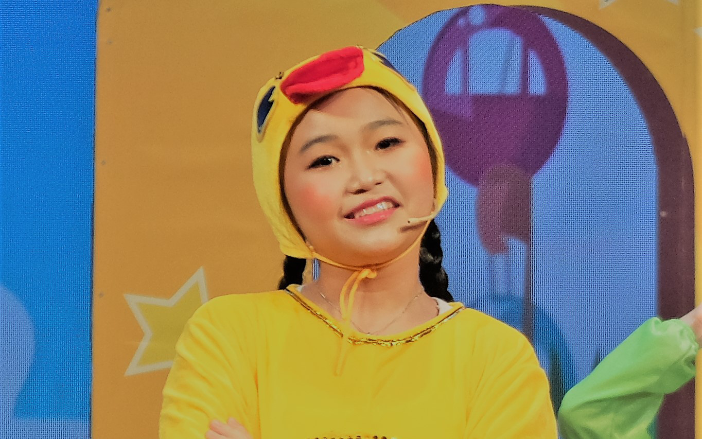 Kịch thiếu nhi thì nhiều, cải lương thiếu nhi vẫn khó- Ảnh 3. Bé ‘Nắng’ Kim Thư là cô bé Diêm Dúa trong Vương quốc nhồi bông