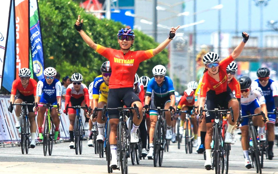 Rút thắng tay đua Trung Quốc, Nguyễn Thị Thật bảo vệ huy chương vàng châu Á