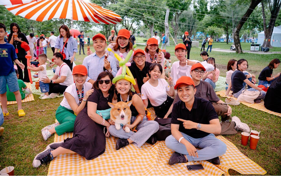 Prudential: Tổng doanh thu tăng, 1.900 tỉ đồng bồi thường bảo hiểm năm 2023- Ảnh 3. Hàng trăm gia đình nhân viên hào hứng tham gia Prudential Family Day