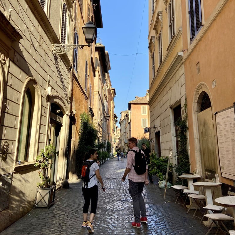 Một con phố nhỏ đặc trưng của Rome - Ảnh: Britanica