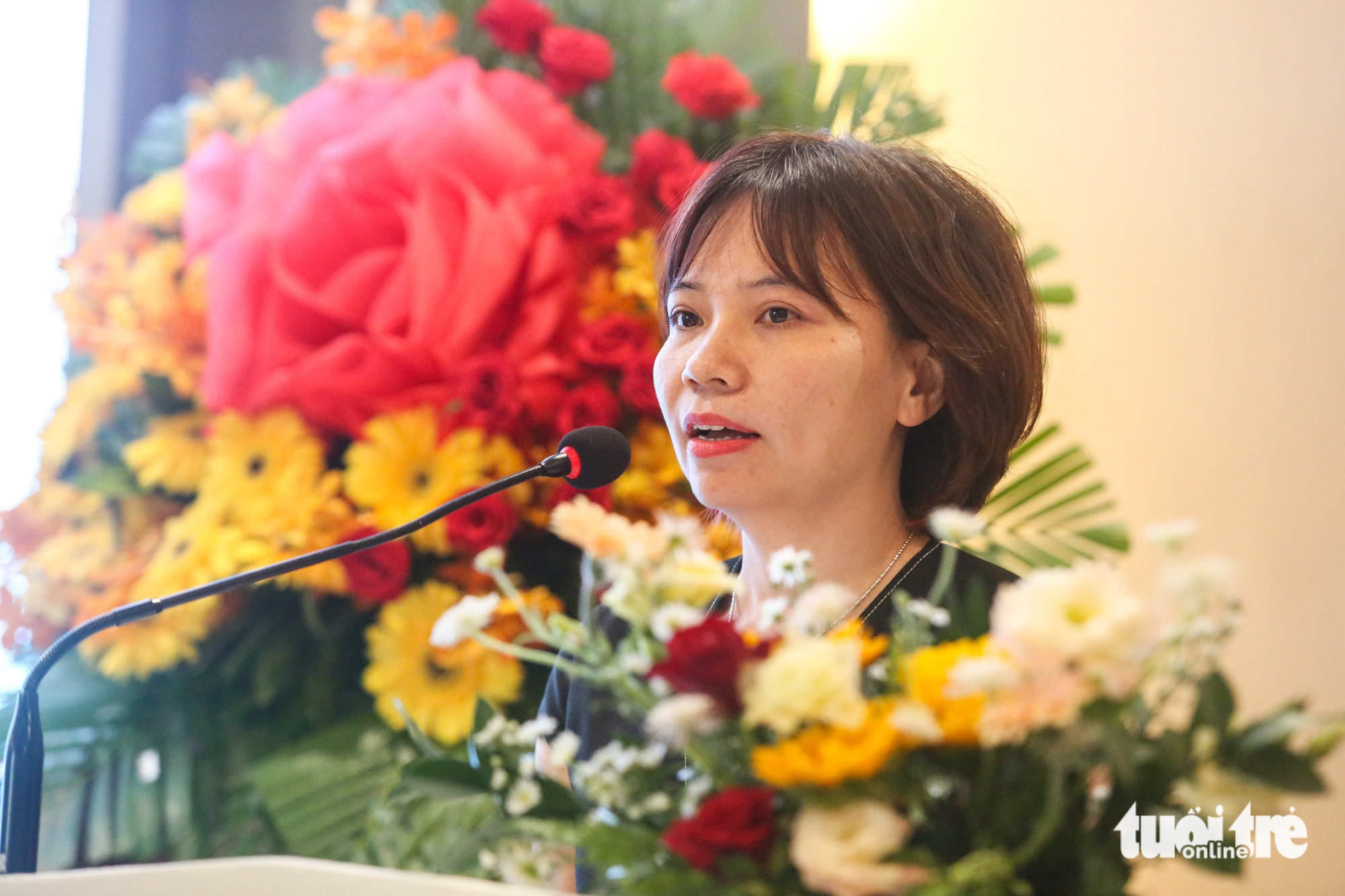 Đại diện các nhà hảo tâm, bà Phạm Thị Nhung - phó tổng giám đốc VPBank - chia sẻ sự xúc động khi được đồng hành cùng chương trình.
