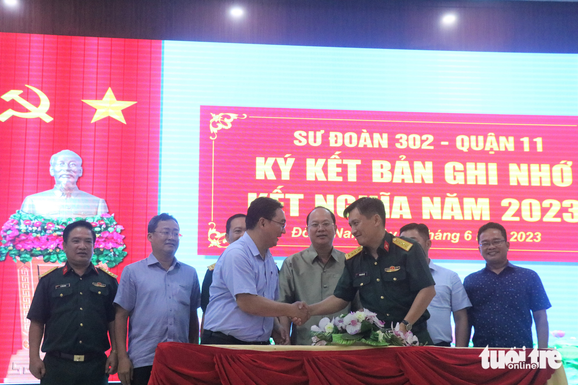 Phó bí thư Thành ủy Nguyễn Hồ Hải thăm Sư đoàn 302 - Ảnh 1.
