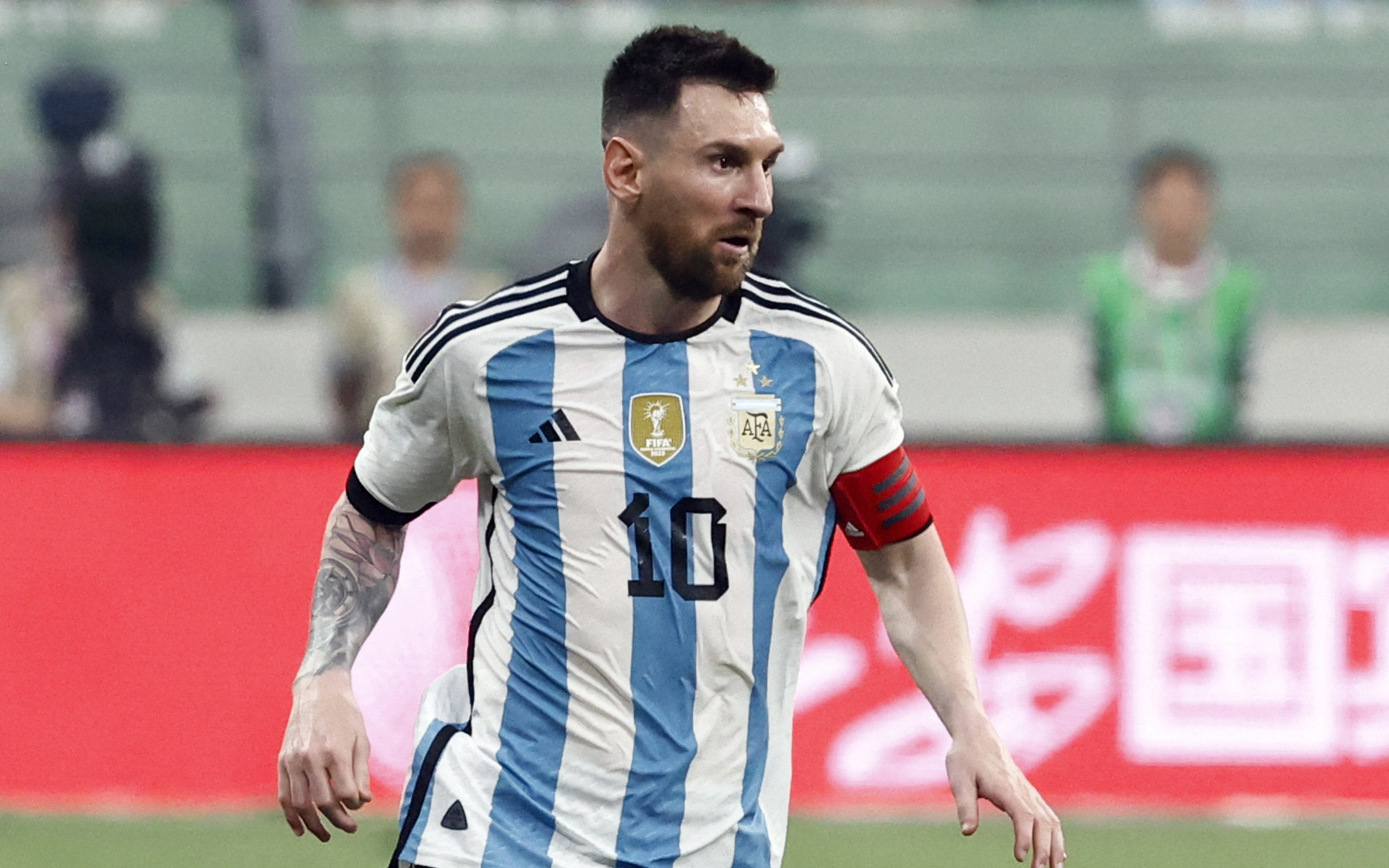 'Cháy vé' trận ra mắt của Messi, dù giá vé lên đến 6.000 USD