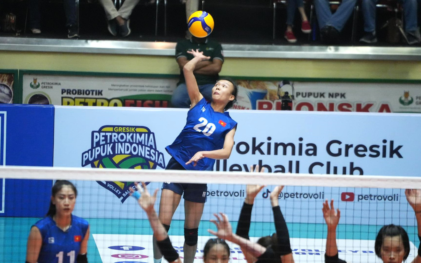 Thắng kịch tính trước Indonesia, bóng chuyền nữ Việt Nam vô địch AVC Challenge Cup