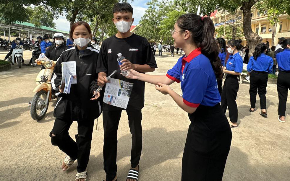 Hơn 1 triệu thí sinh cả nước làm thủ tục thi tốt nghiệp