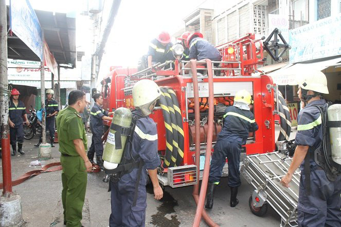 Lực lượng cảnh sát phòng cháy chữa cháy TP.HCM trong một lần chữa cháy 