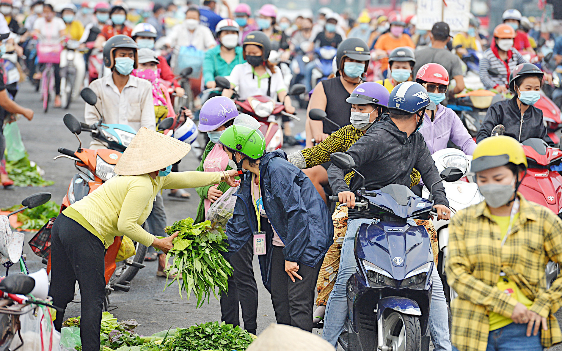 Hơn nửa triệu lao động bị mất việc, giảm giờ làm, ngành nào nhiều nhất?