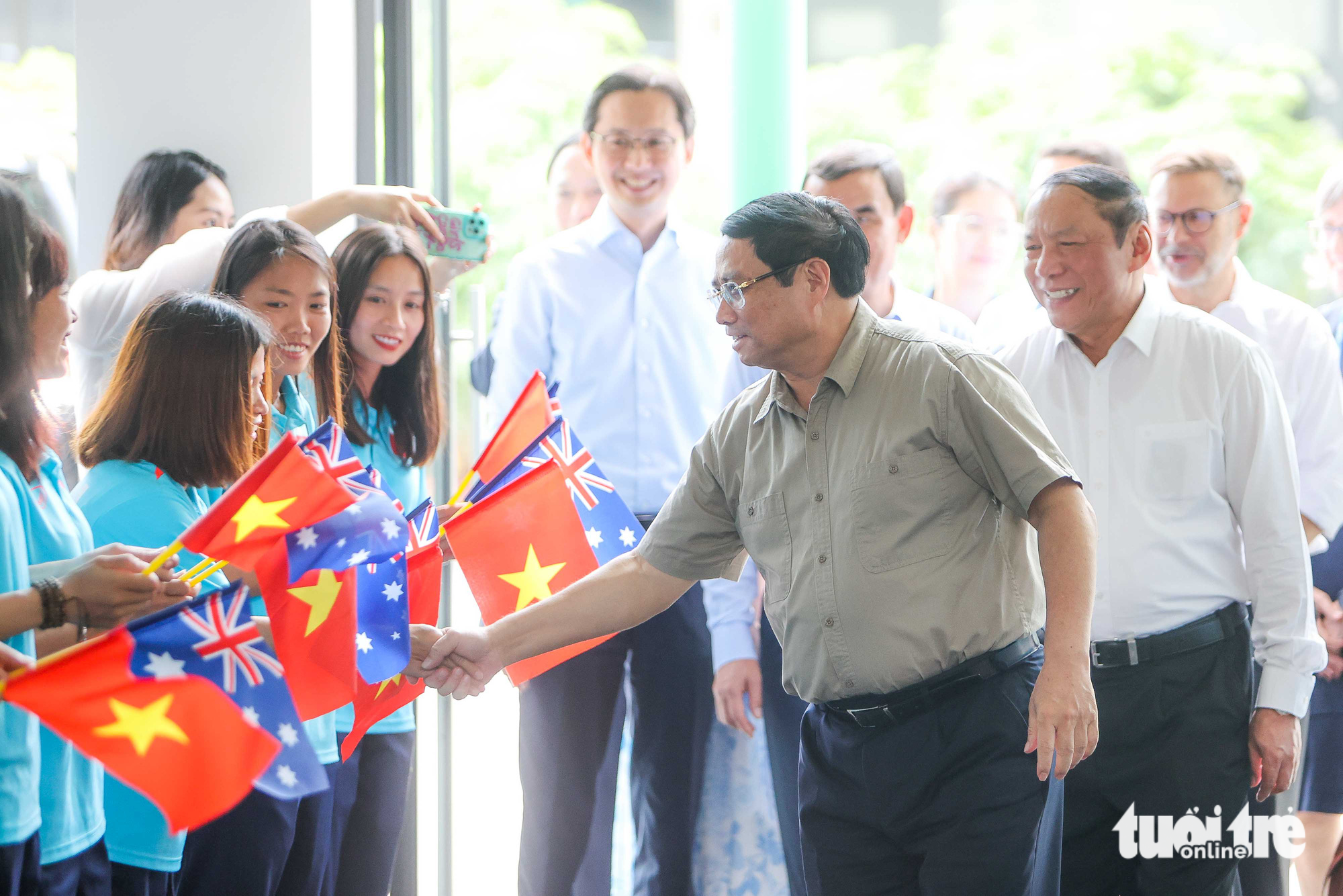 Thủ tướng Phạm Minh Chính và thủ tướng Úc gặp đội tuyển bóng đá nữ Việt Nam - Ảnh 2.