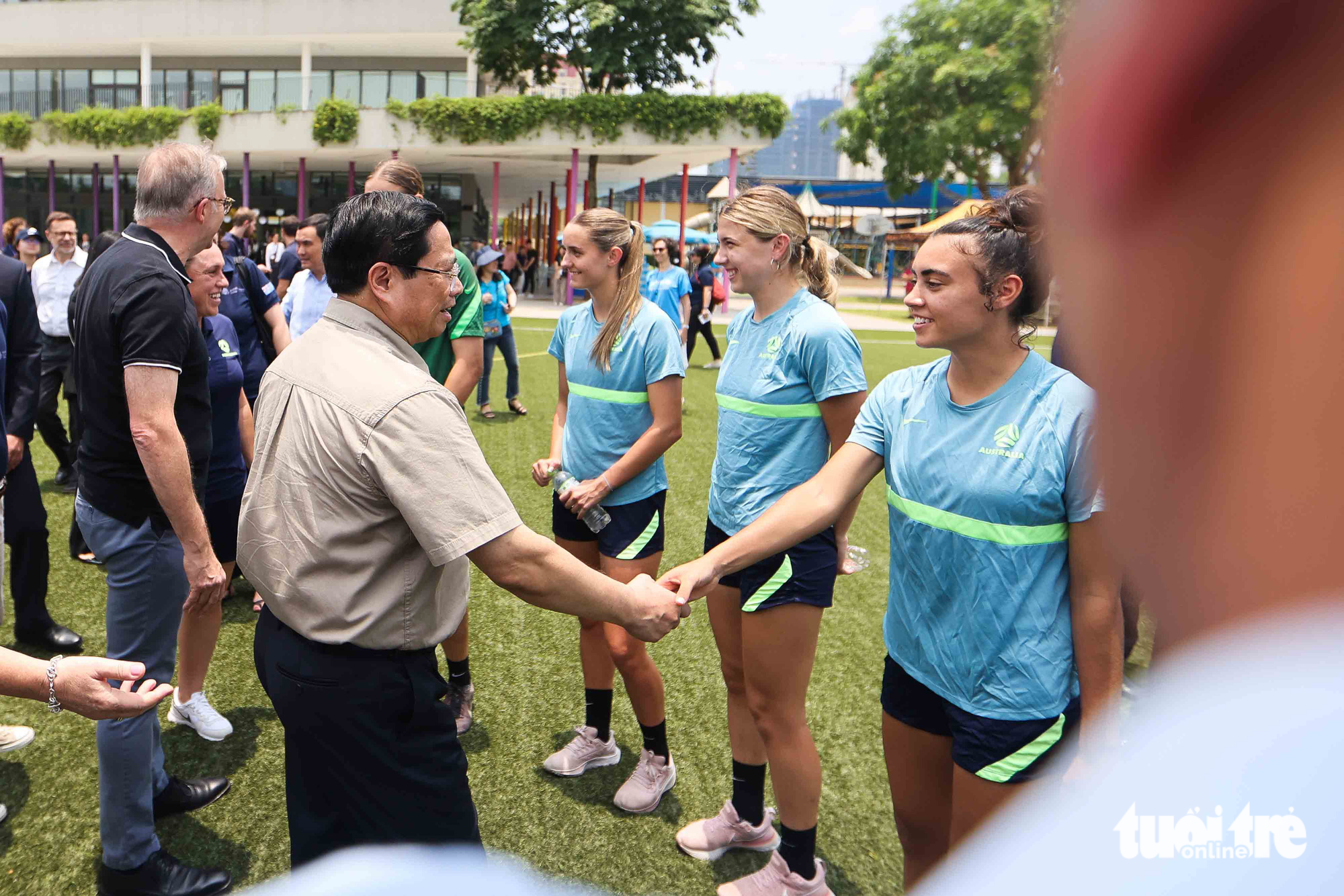 Thủ tướng Phạm Minh Chính và thủ tướng Úc gặp đội tuyển bóng đá nữ Việt Nam - Ảnh 4.
