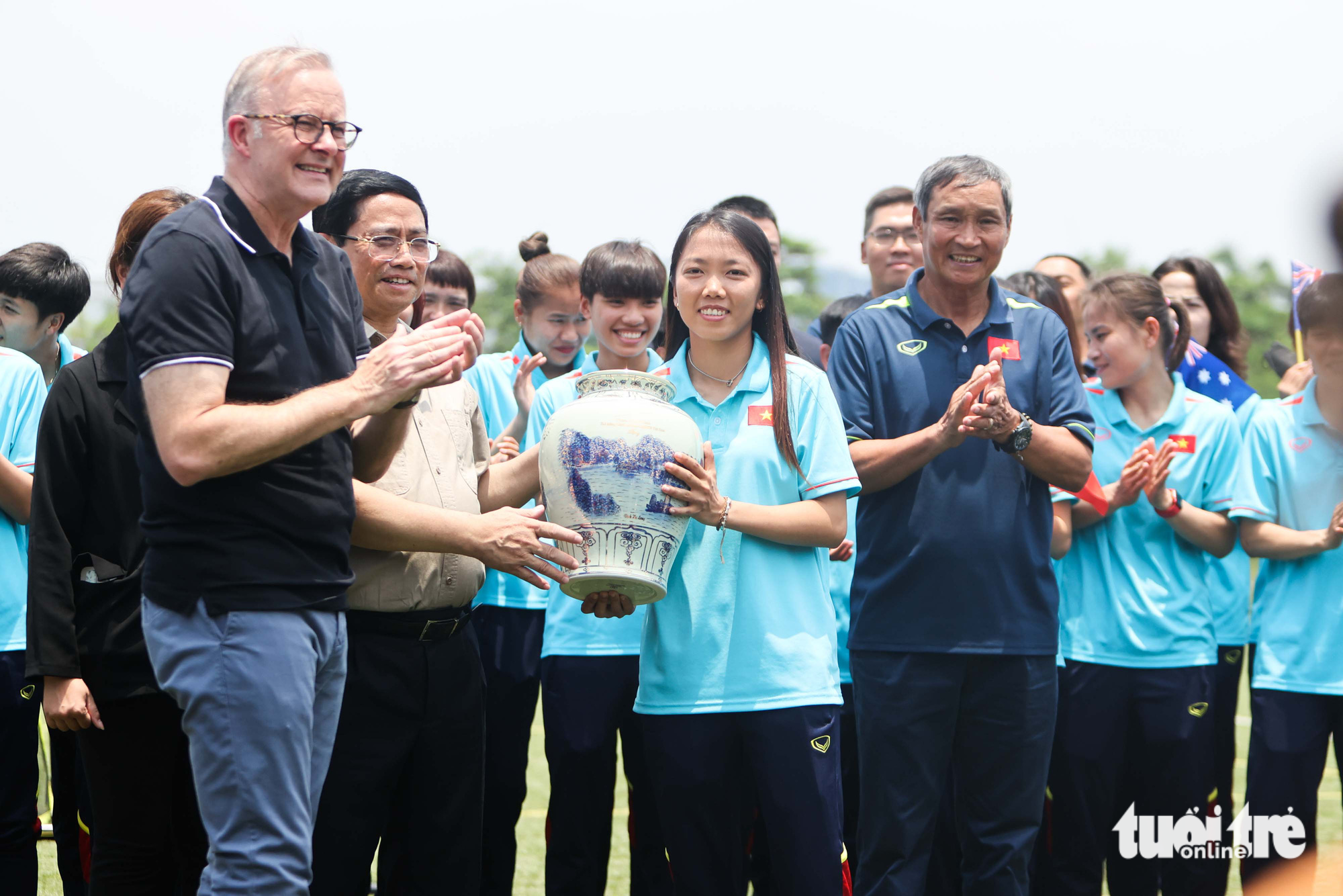 Thủ tướng Phạm Minh Chính và thủ tướng Úc gặp đội tuyển bóng đá nữ Việt Nam - Ảnh 6.