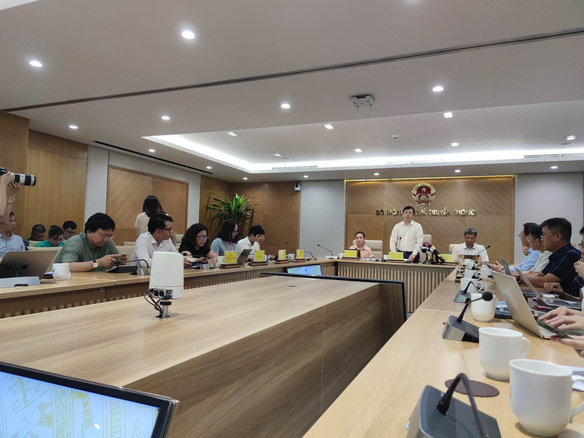 Thứ trưởng Bộ TT&TT Nguyễn Thanh Lâm công bố ra mắt Cổng thông tin điện tử về chuyển đổi số báo chí - Ảnh: T. HÀ