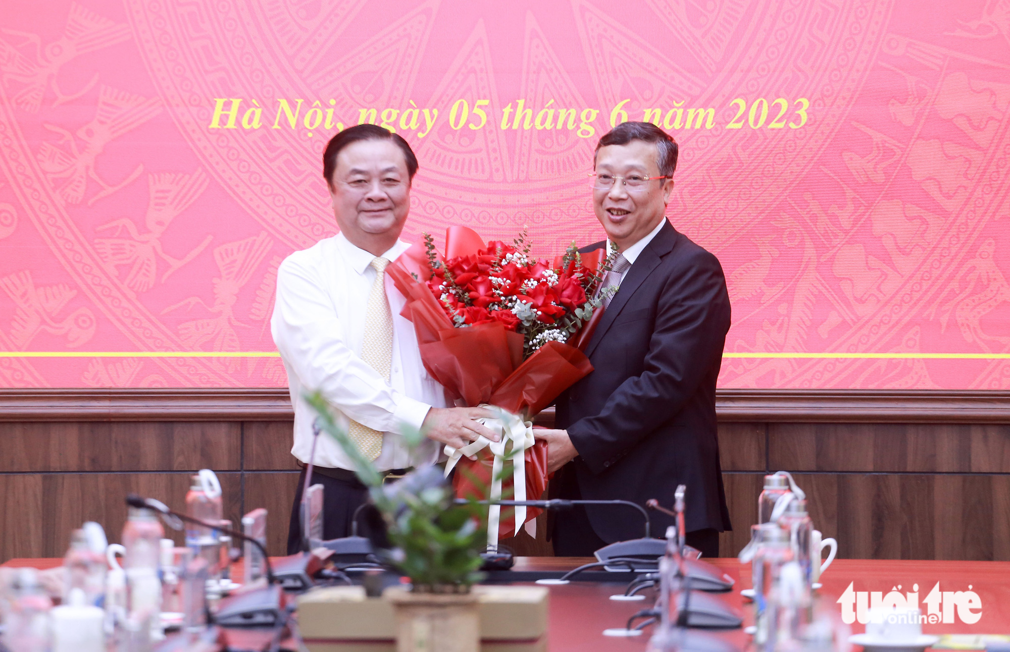 Bộ trưởng Lê Minh Hoan giao trọng trách cho tân thứ trưởng - Ảnh 3.