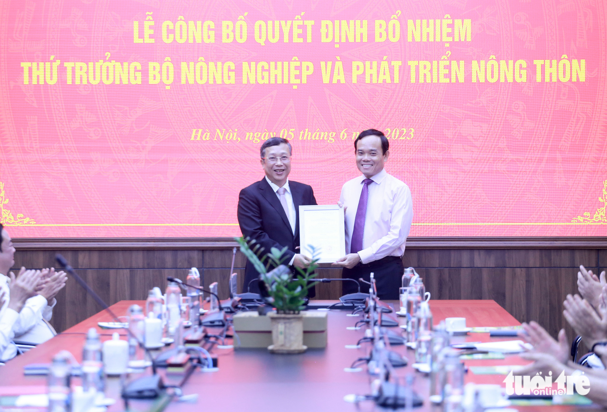 Bộ trưởng Lê Minh Hoan giao trọng trách cho tân thứ trưởng - Ảnh 1.