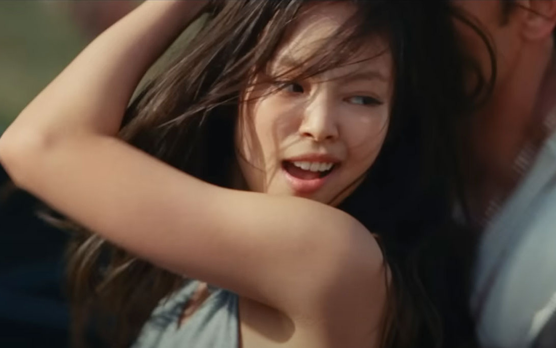 Jennie gây tranh cãi vì nhảy sexy trong phim có nội dung bị cho là khiêu dâm