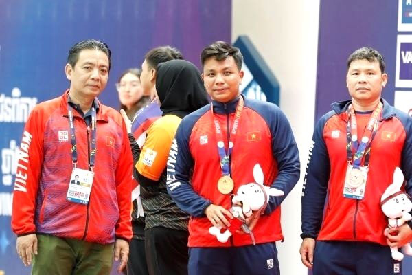 Kình ngư Danh Hòa giành 2 huy chương vàng tại ASEAN Para Games 12 - Ảnh 1.