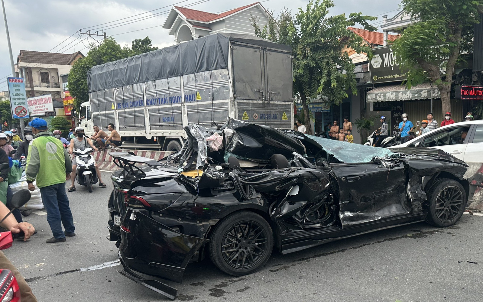 Tạm giữ khẩn cấp tài xế lái "ô tô điên" có nồng độ cồn gây tai nạn liên hoàn