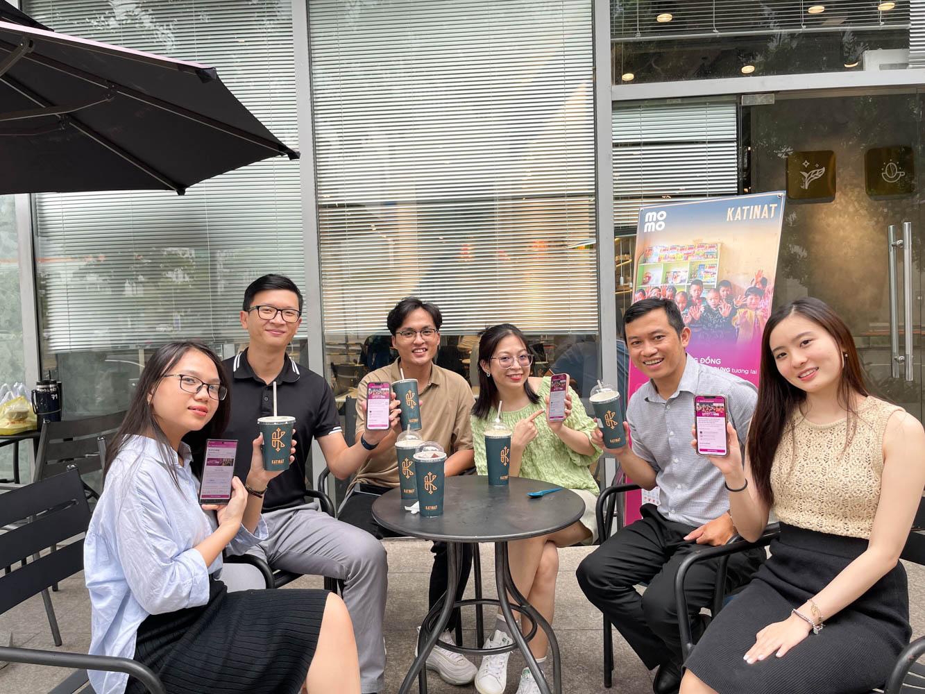 Qua MoMo 1.000 đồng cũng có thể làm nên điều ý nghĩa - Ảnh 2. Dự án “Sống tốt cùng Katinat” khuyến khích giới trẻ tham gia vào hoạt động thiện nguyện bằng những hành động bình thường, giản đơn trong cuộc sống - Ảnh: MoMo